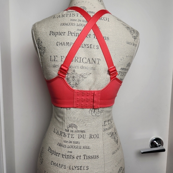 Lululemon TaTa Tamer Sports Bra - Picture 6 of 16